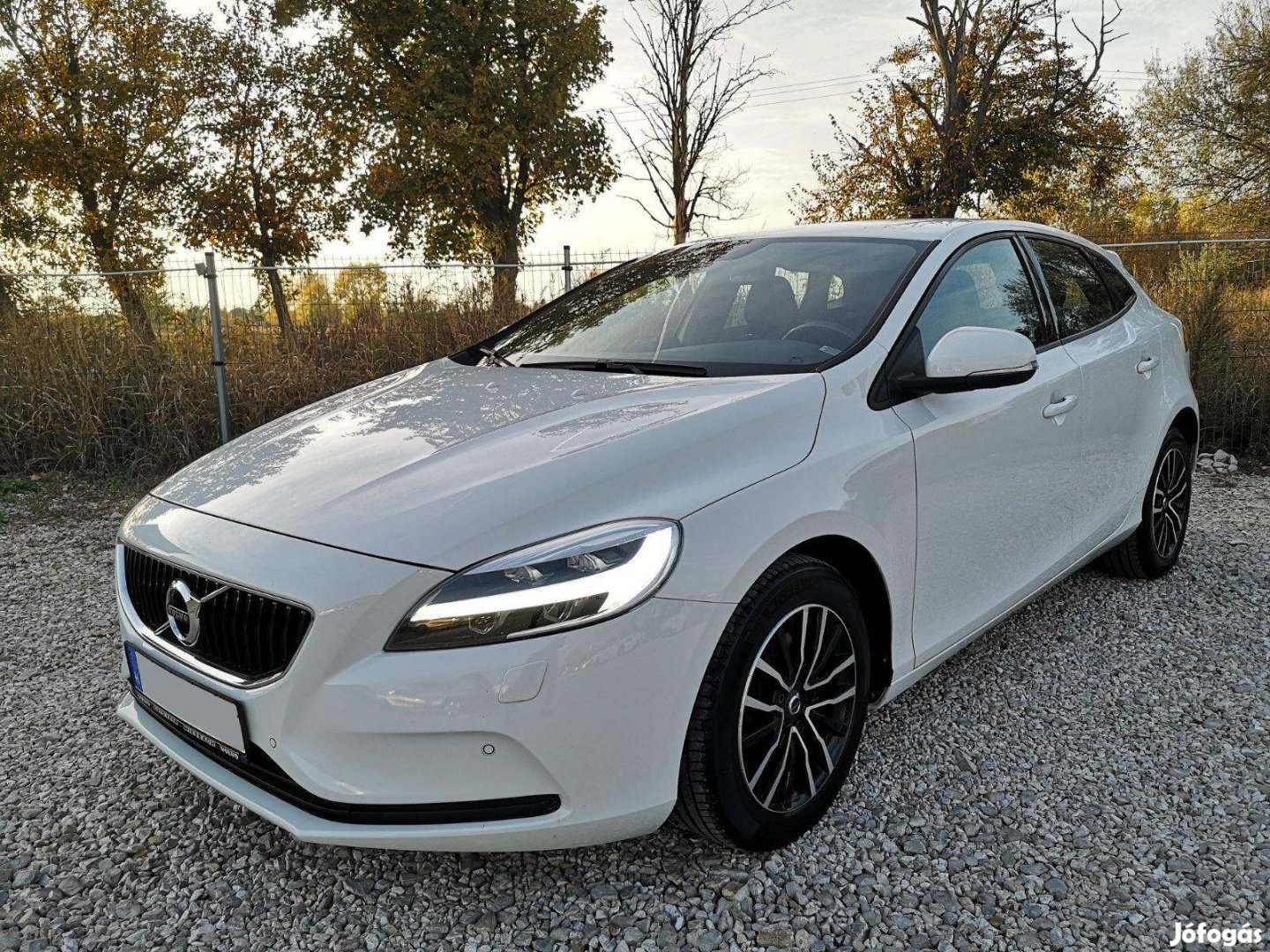Volvo V40 2.0 D [D3] R-Design Momentum Szervizk...